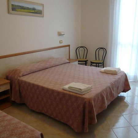 Hotel Calipso Llido Degli Estensi Exteriör bild