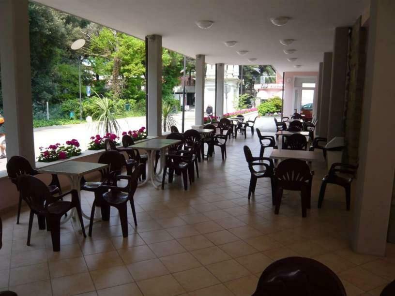 Hotel Calipso Llido Degli Estensi Exteriör bild