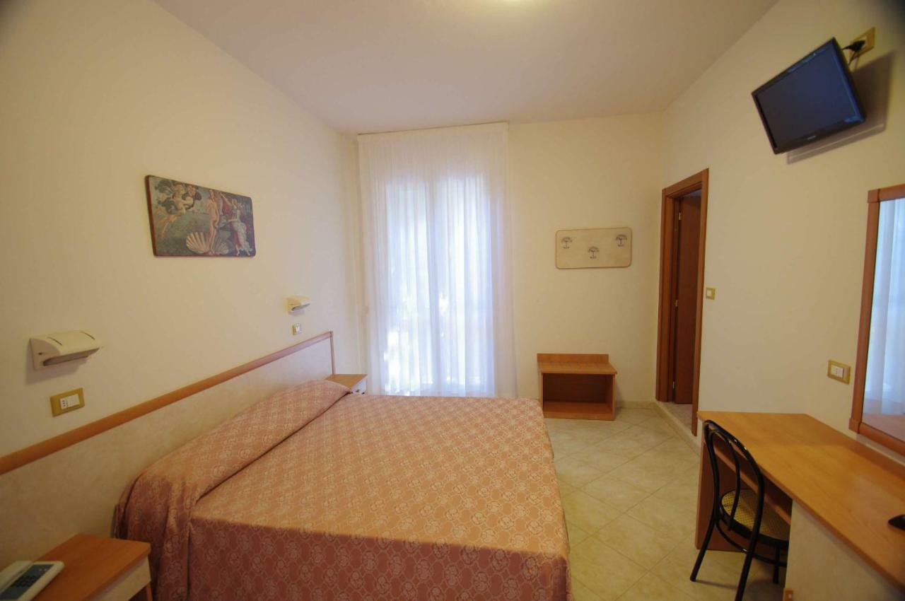 Hotel Calipso Llido Degli Estensi Exteriör bild