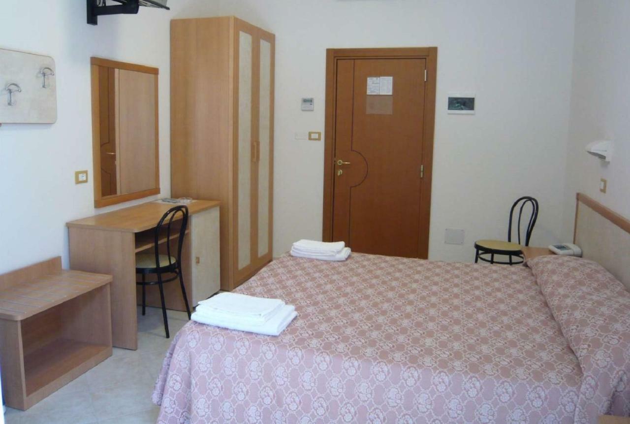 Hotel Calipso Llido Degli Estensi Exteriör bild