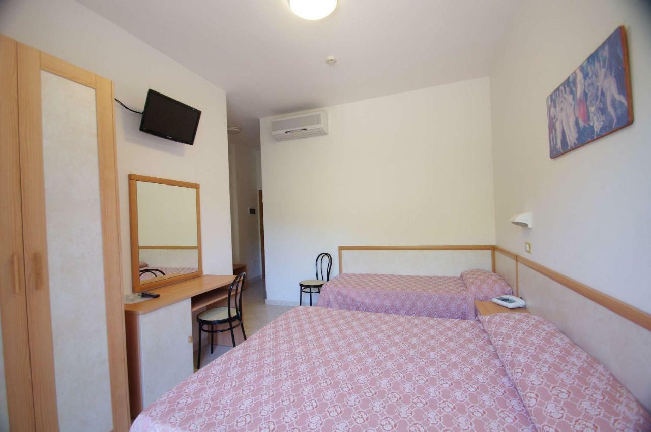 Hotel Calipso Llido Degli Estensi Exteriör bild