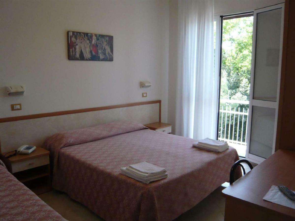 Hotel Calipso Llido Degli Estensi Exteriör bild