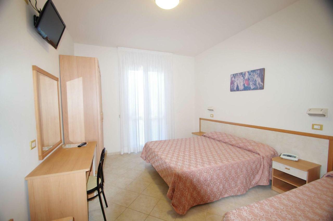 Hotel Calipso Llido Degli Estensi Exteriör bild