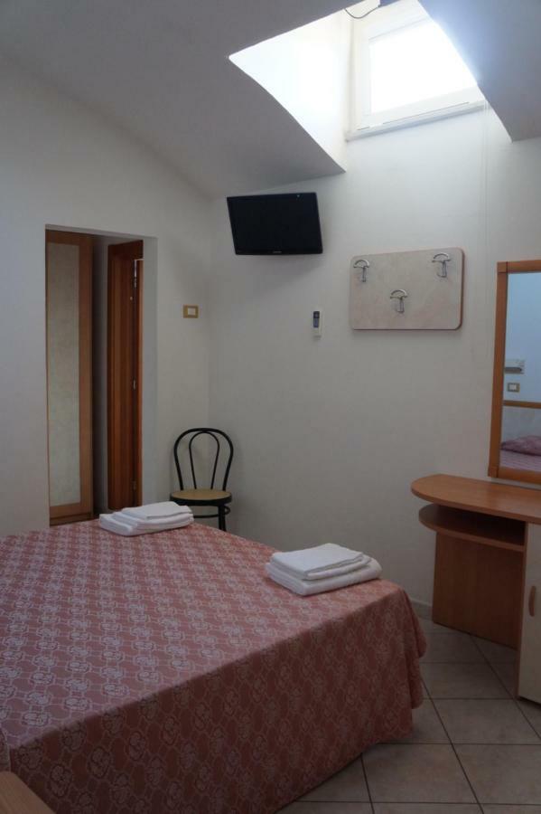 Hotel Calipso Llido Degli Estensi Exteriör bild